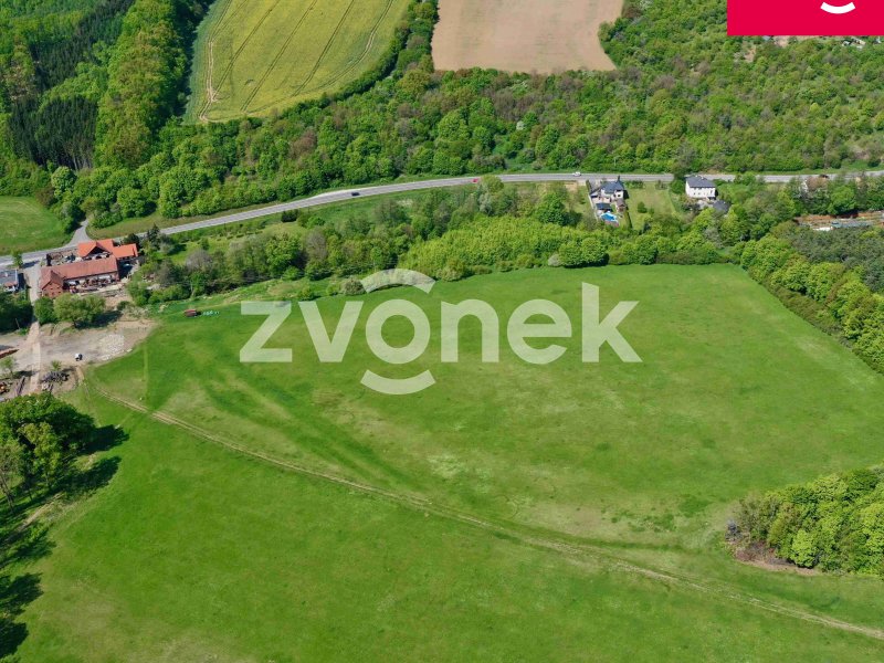 Prodej pozemků mezi obcemi Březolupy a Šarovy.