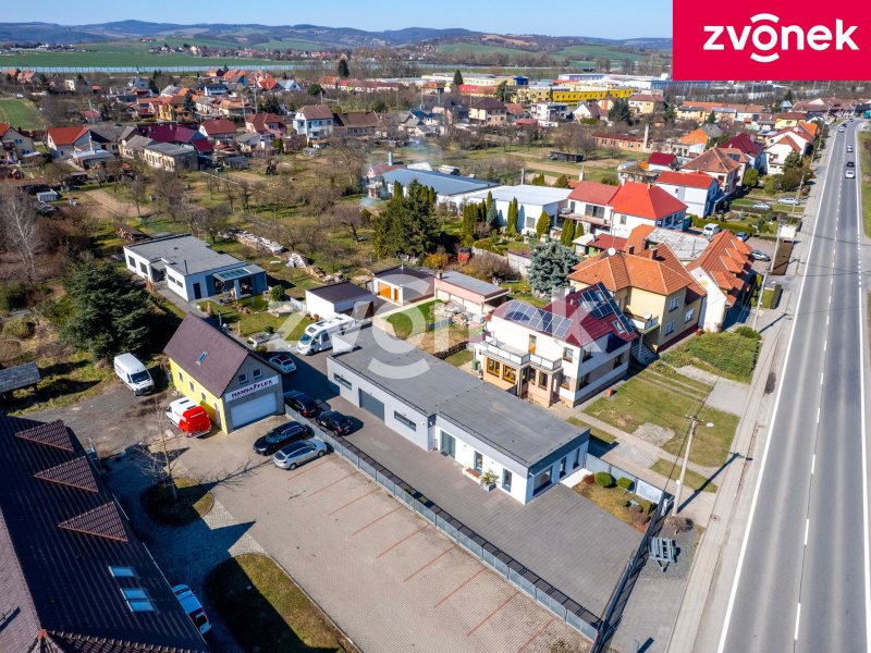 Prodej areálu s objektem k podnikání a rodinným domem 4+kk v Babicích.