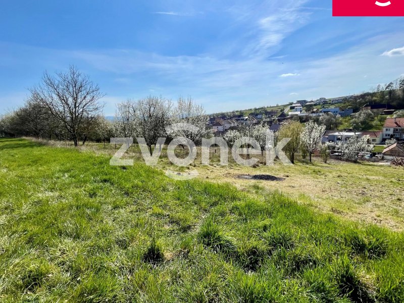 Slunný pozemek v Uherském Brodu - Újezdci čeká na váš vysněný dům! 830 m² s možností projektu na míru