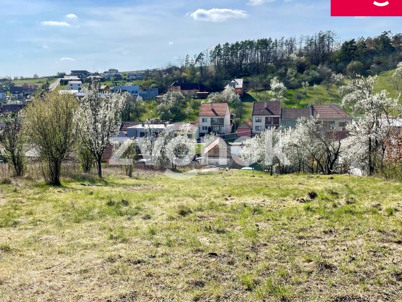 Slunný pozemek v Uherském Brodu - Újezdci čeká na váš vysněný dům! 830 m² s možností projektu na míru