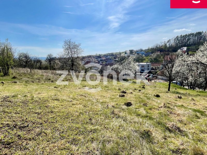 Slunný pozemek v Uherském Brodu - Újezdci čeká na váš vysněný dům! 830 m² s možností projektu na míru