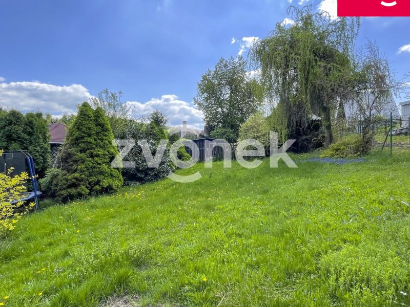 Toužíte po klidu Želechovic, ale s rychlým dosahem Zlína a výrazně nižší cenou? Nově v nabídce stavební pozemek 685m² ve Výpustě