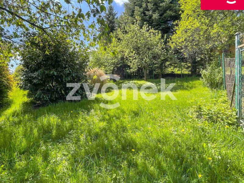 Toužíte po klidu Želechovic, ale s rychlým dosahem Zlína a výrazně nižší cenou? Nově v nabídce stavební pozemek 685m² ve Výpustě