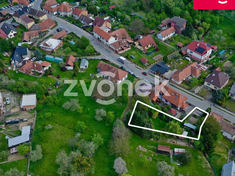 Toužíte po klidu Želechovic, ale s rychlým dosahem Zlína a výrazně nižší cenou? Nově v nabídce stavební pozemek 685m² ve Výpustě