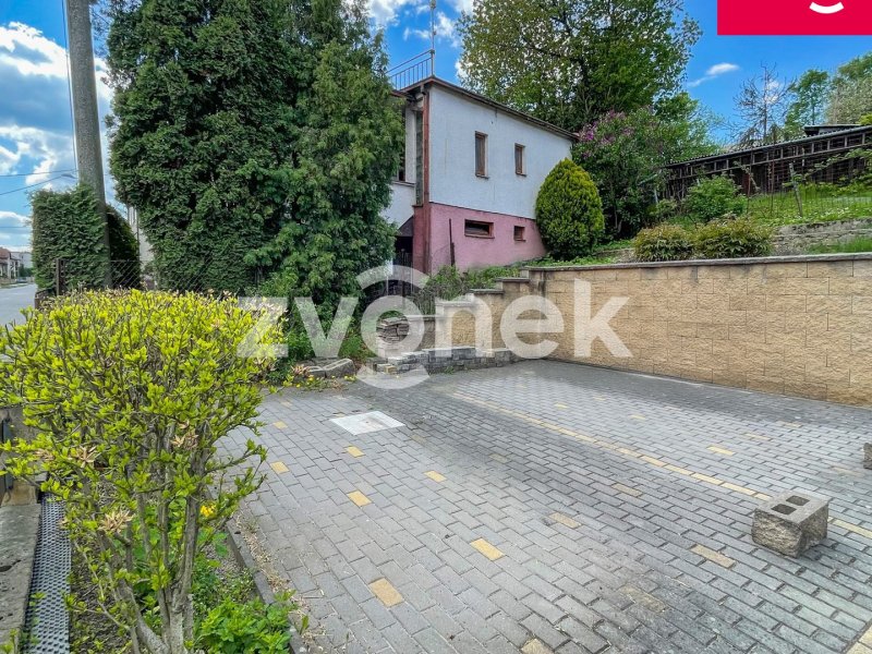 Toužíte po klidu Želechovic, ale s rychlým dosahem Zlína a výrazně nižší cenou? Nově v nabídce stavební pozemek 685m² ve Výpustě