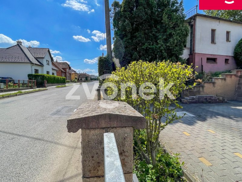 Toužíte po klidu Želechovic, ale s rychlým dosahem Zlína a výrazně nižší cenou? Nově v nabídce stavební pozemek 685m² ve Výpustě