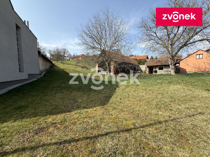 Pozemek Dobrkovice - centrum obce, pěkná a klidná lokalita