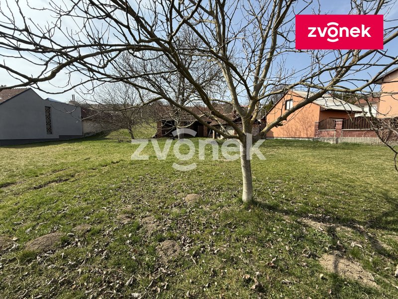 Pozemek Dobrkovice - centrum obce, pěkná a klidná lokalita