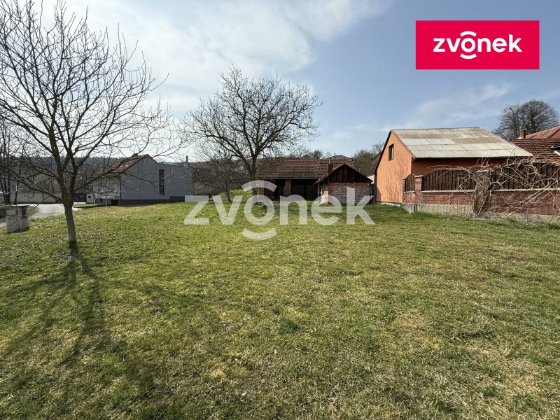 Pozemek Dobrkovice - centrum obce, pěkná a klidná lokalita