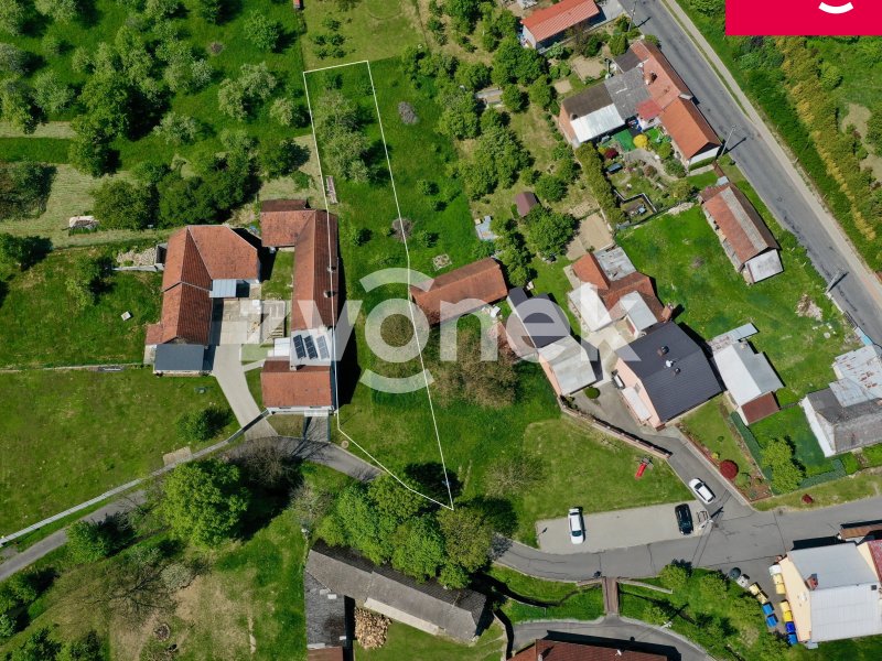 Pozemek Dobrkovice - centrum obce, pěkná a klidná lokalita