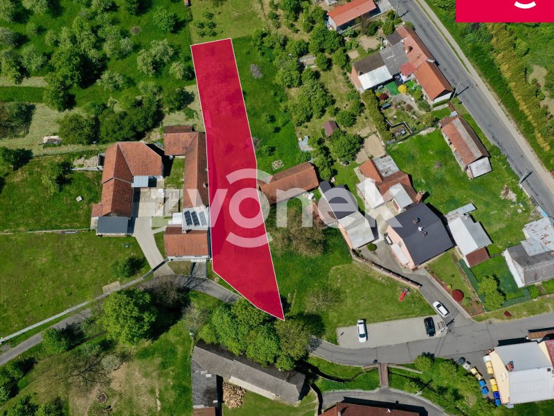 Pozemek Dobrkovice - centrum obce, pěkná a klidná lokalita