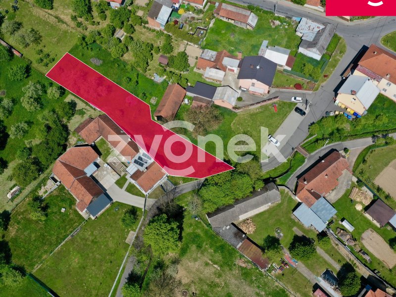 Pozemek Dobrkovice - centrum obce, pěkná a klidná lokalita