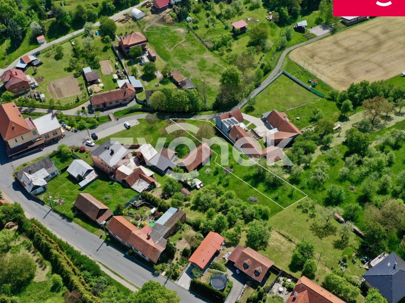 Pozemek Dobrkovice - centrum obce, pěkná a klidná lokalita