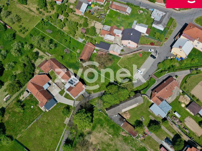 Pozemek Dobrkovice - centrum obce, pěkná a klidná lokalita