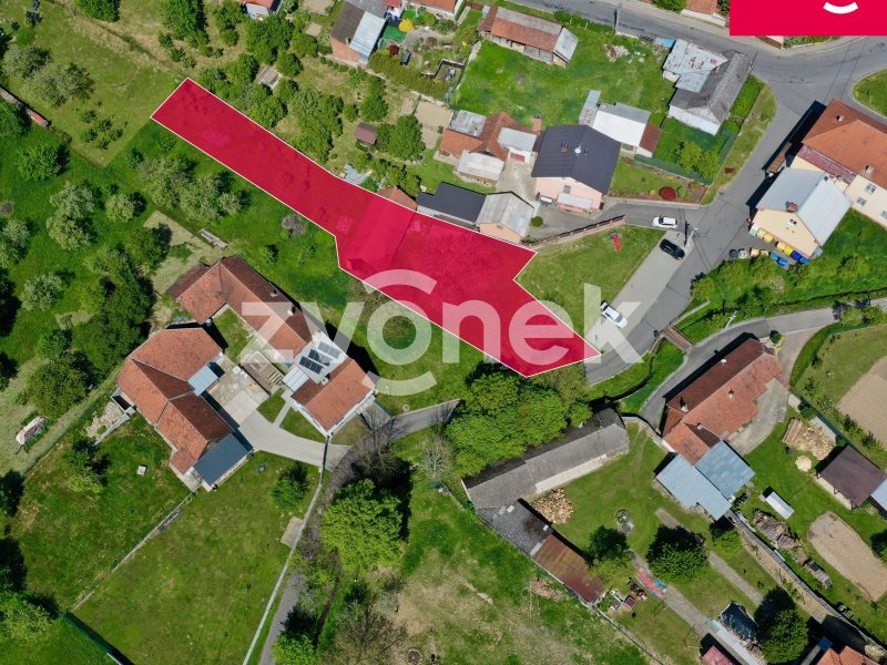 Pozemek Dobrkovice - centrum obce, pěkná a klidná lokalita