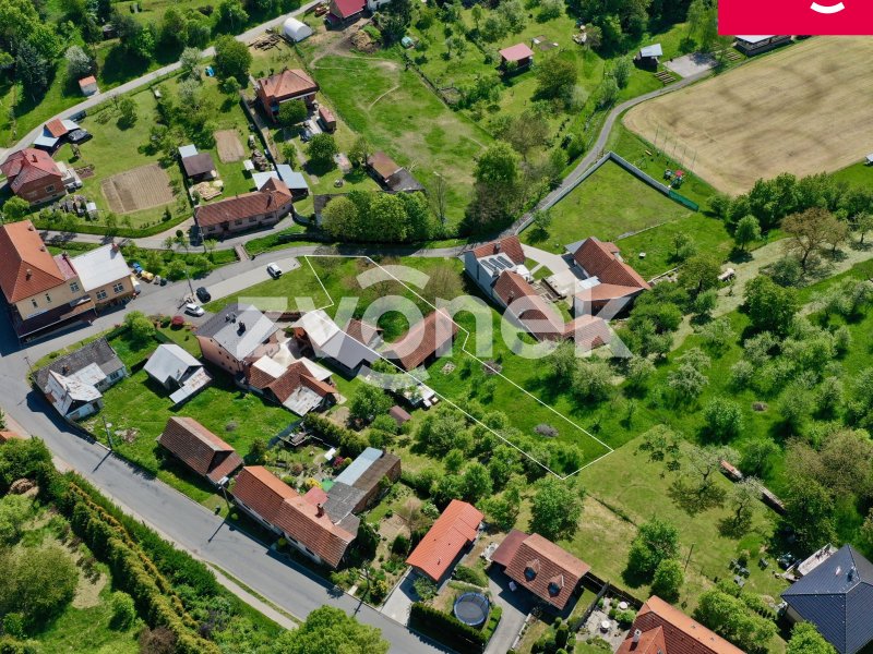Pozemek Dobrkovice - centrum obce, pěkná a klidná lokalita
