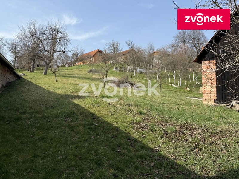 Pozemek Dobrkovice - centrum obce, pěkná a klidná lokalita