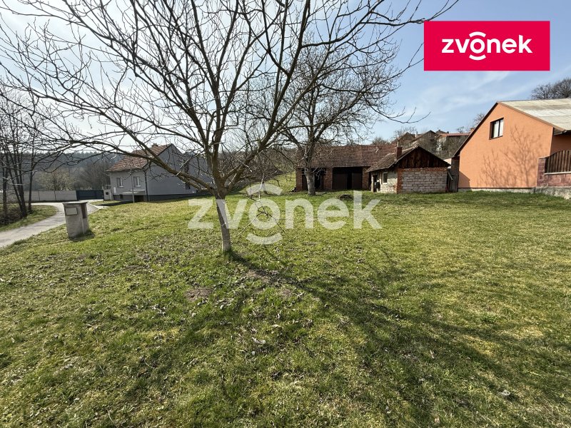 Pozemek Dobrkovice - centrum obce, pěkná a klidná lokalita