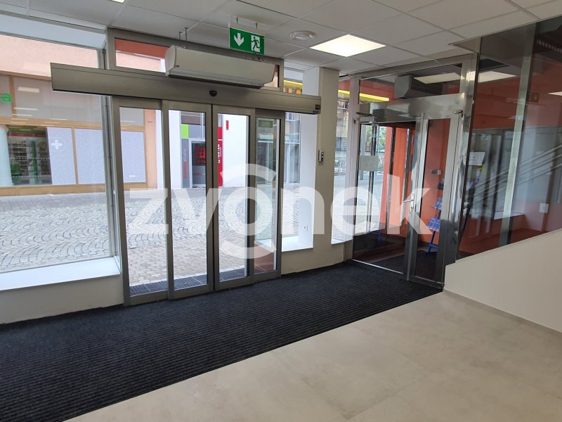 Pronájem obchodních prostor v centru Zlína, 147 m2