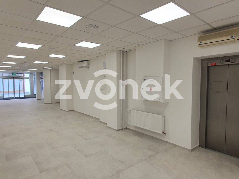 Pronájem obchodních prostor v centru Zlína, 147 m2
