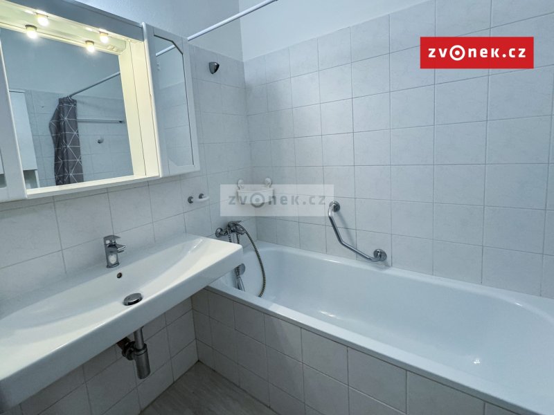 Pronájem bytu 3+1 s garáží v centru Zlína, Benešovo nábřeží