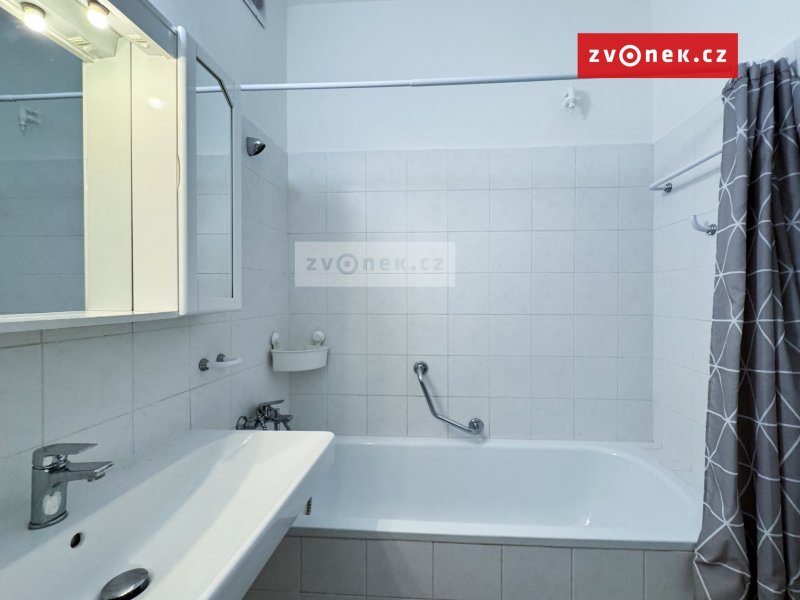 Pronájem bytu 3+1 s garáží v centru Zlína, Benešovo nábřeží