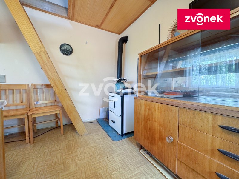 Chata Zlín - Malenovice, velká zahrada 367 m2, skleník