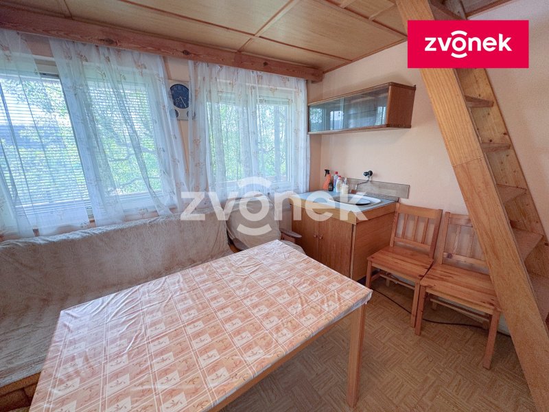 Chata Zlín - Malenovice, velká zahrada 367 m2, skleník
