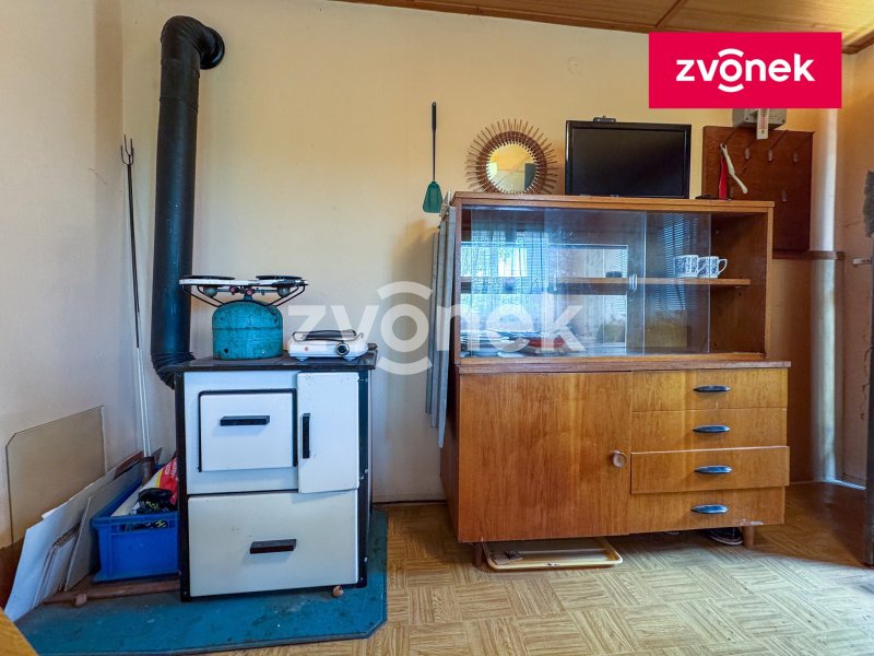 Chata Zlín - Malenovice, velká zahrada 367 m2, skleník