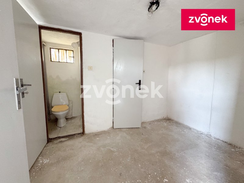 Chata Zlín - Malenovice, velká zahrada 367 m2, skleník