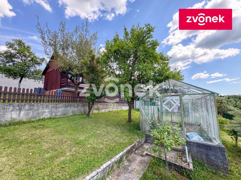 Chata Zlín - Malenovice, velká zahrada 367 m2, skleník