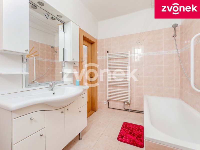 Rodinný dům Břest se zahradou a garážovým stáním