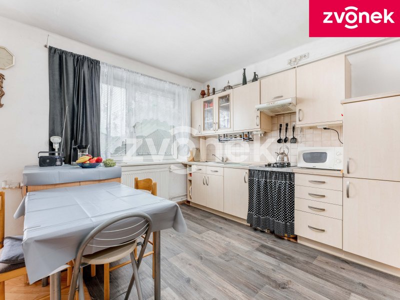 Rodinný dům Břest se zahradou a garážovým stáním
