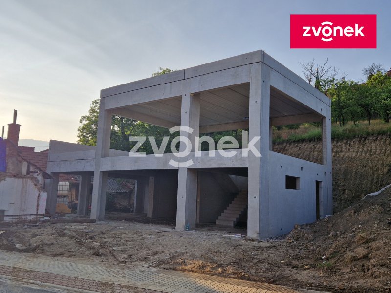 Prodej hrubé stavby rodinného domu 4+kk v Sadech..