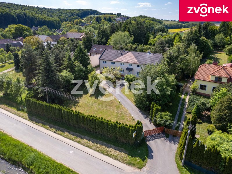 Investiční příležitost ve Fryštáku: Penzion a rozsáhlý stavební pozemek celkově s téměř 4200 m² na klidném místě!