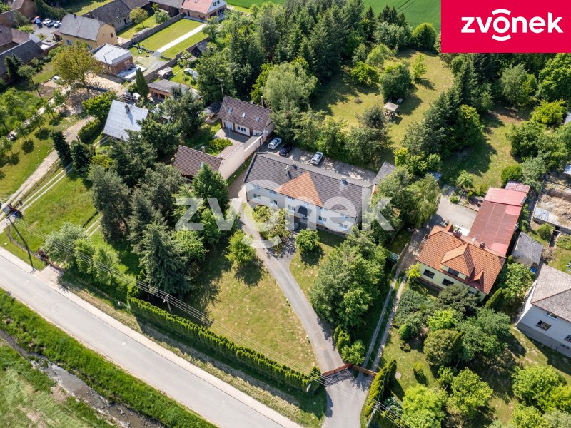 Investiční příležitost ve Fryštáku: Penzion a rozsáhlý stavební pozemek celkově s téměř 4200 m² na klidném místě!