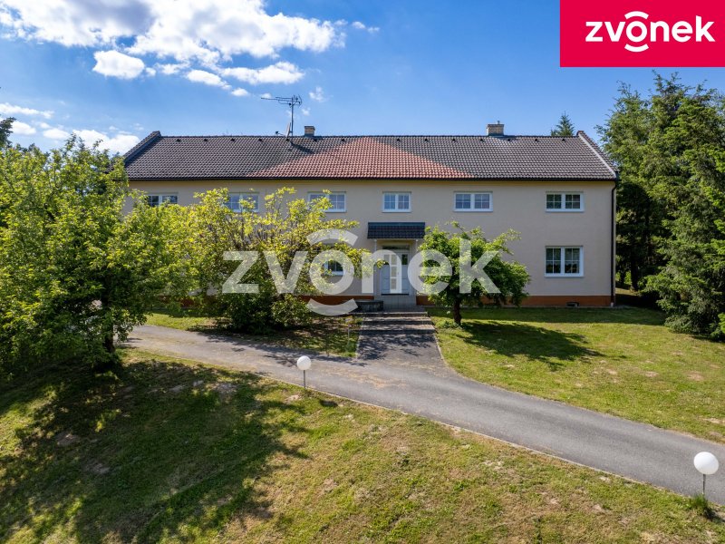 Investiční příležitost ve Fryštáku: Penzion a rozsáhlý stavební pozemek celkově s téměř 4200 m² na klidném místě!
