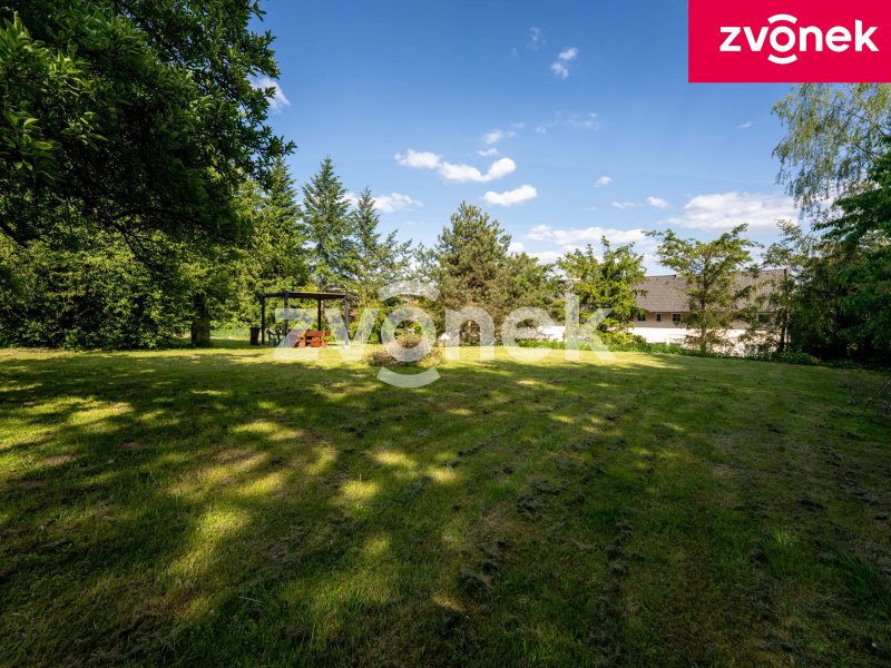 Investiční příležitost ve Fryštáku: Penzion a rozsáhlý stavební pozemek celkově s téměř 4200 m² na klidném místě!