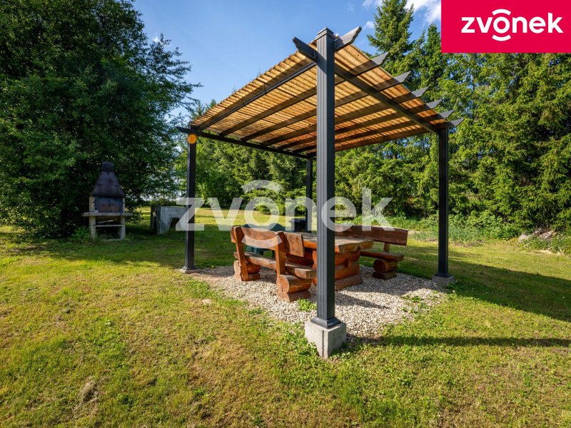 Investiční příležitost ve Fryštáku: Penzion a rozsáhlý stavební pozemek celkově s téměř 4200 m² na klidném místě!