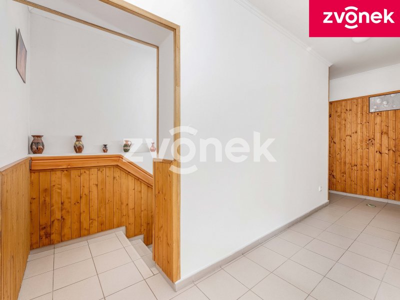 Investiční příležitost ve Fryštáku: Penzion a rozsáhlý stavební pozemek celkově s téměř 4200 m² na klidném místě!