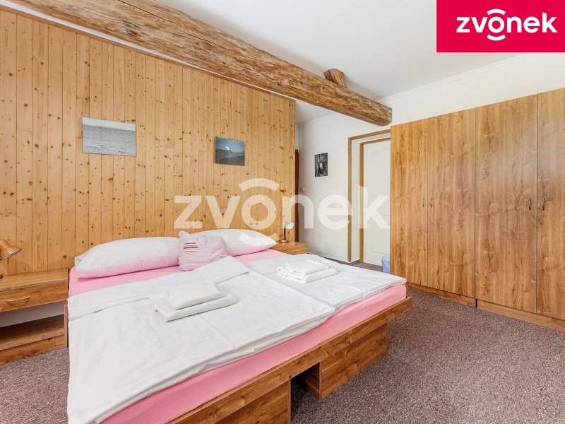 Investiční příležitost ve Fryštáku: Penzion a rozsáhlý stavební pozemek celkově s téměř 4200 m² na klidném místě!