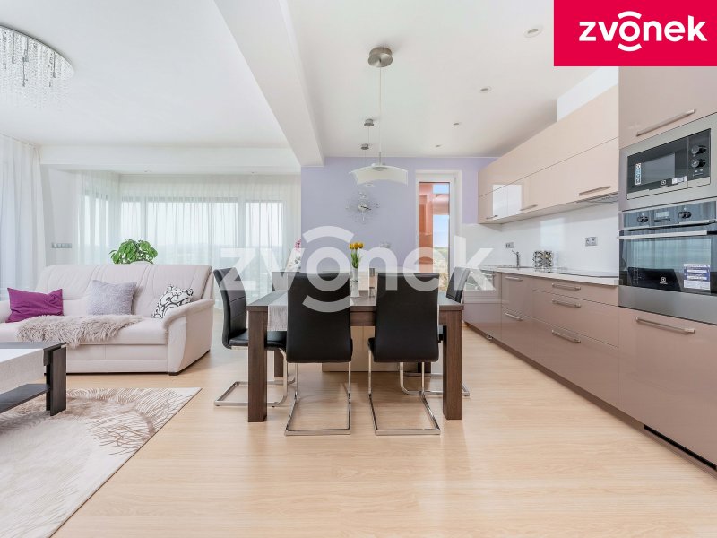 Prodej nadstandardního bytu 4+kk s terasou a parkovacím stáním