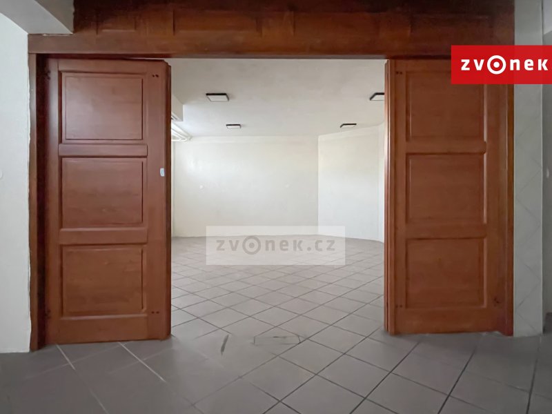 Pronájem komerčního prostoru bývalé restaurace 239 m², Zlín - Malenovice