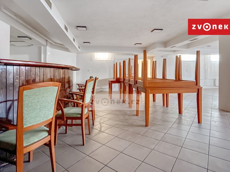 Pronájem komerčního prostoru bývalé restaurace 239 m², Zlín - Malenovice