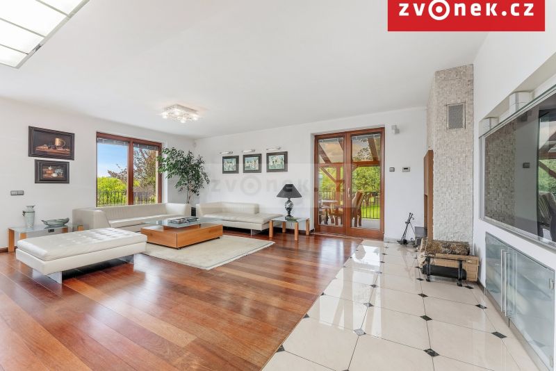 Nadstandardní vila Hranice, 7+1, 540m2 užitná plocha