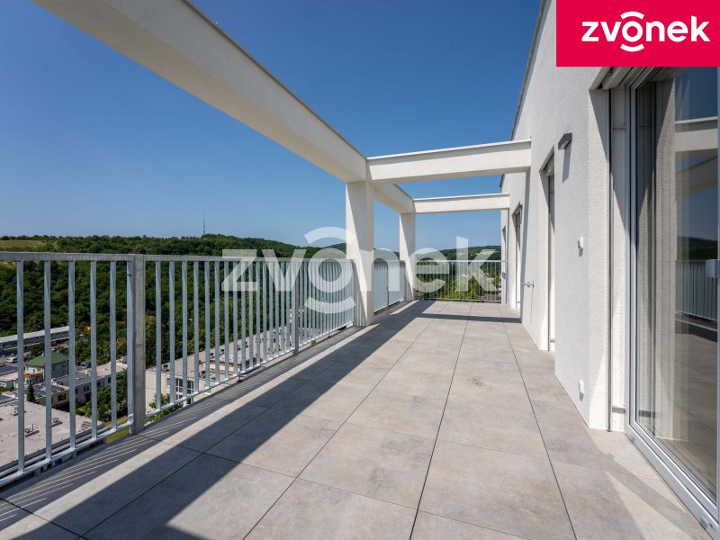 Exkluzivní byt 3+kk s terasou 30 m² a západním výhledem