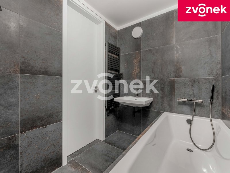Exkluzivní byt 3+kk s terasou 30 m² a západním výhledem