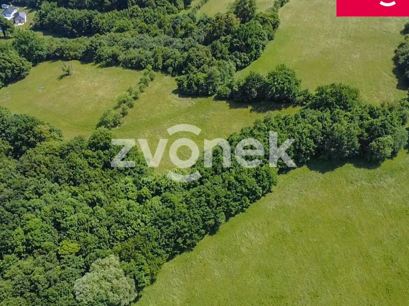 Soubor pozemků k prodeji o 7.426 m² v malebném prostředí s výhledem na Vizovice a Vizovické vrchy – potenciál pro budoucnost