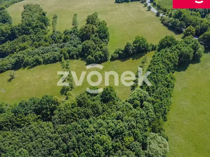 Soubor pozemků k prodeji o 7.426 m² v malebném prostředí s výhledem na Vizovice a Vizovické vrchy – potenciál pro budoucnost