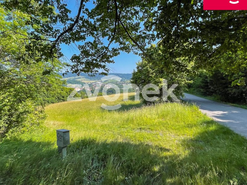 Soubor pozemků k prodeji o 7.426 m² v malebném prostředí s výhledem na Vizovice a Vizovické vrchy – potenciál pro budoucnost